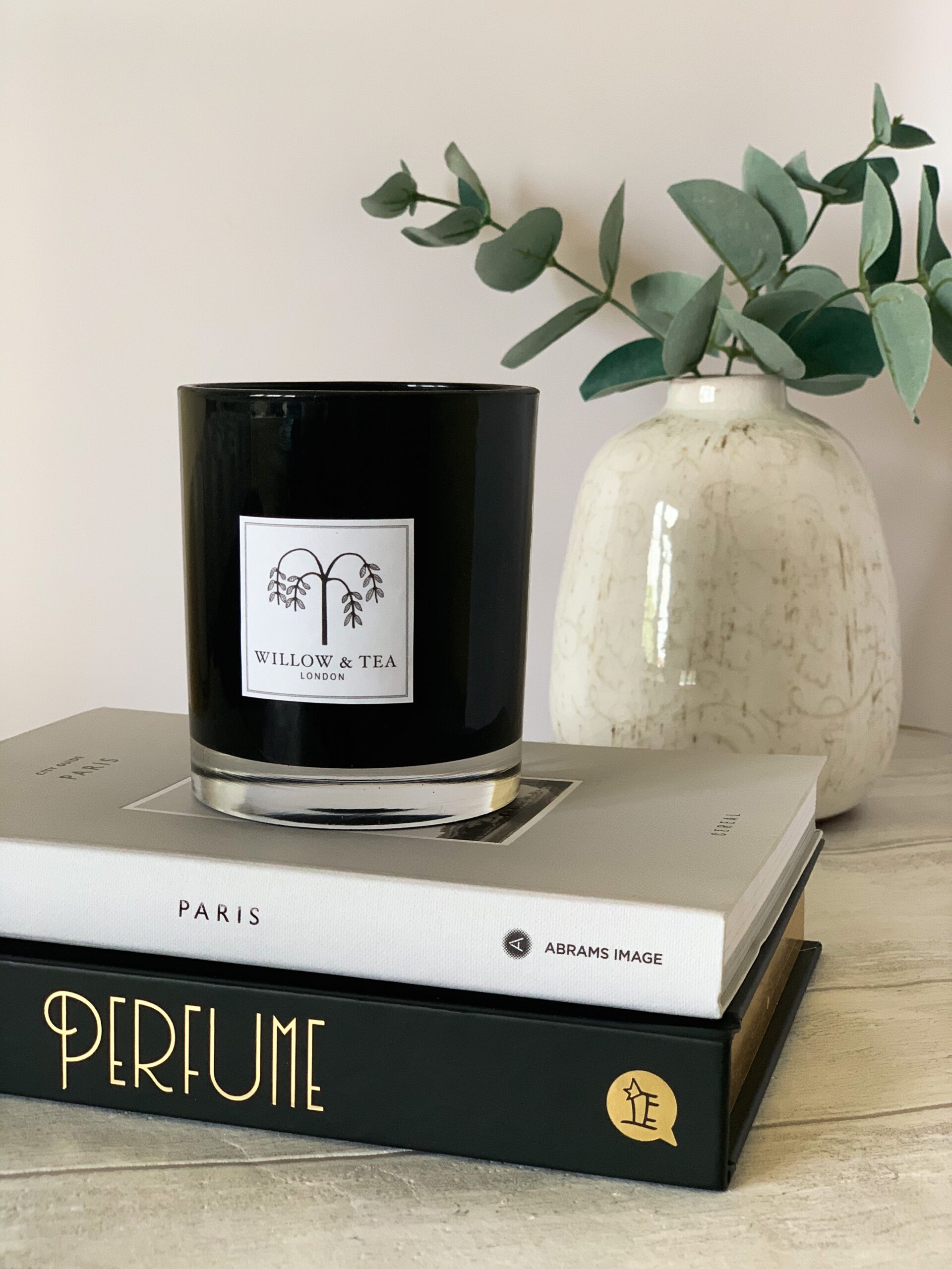 Leather and Oud Home Candle Willow & Tea Making your home luxurious